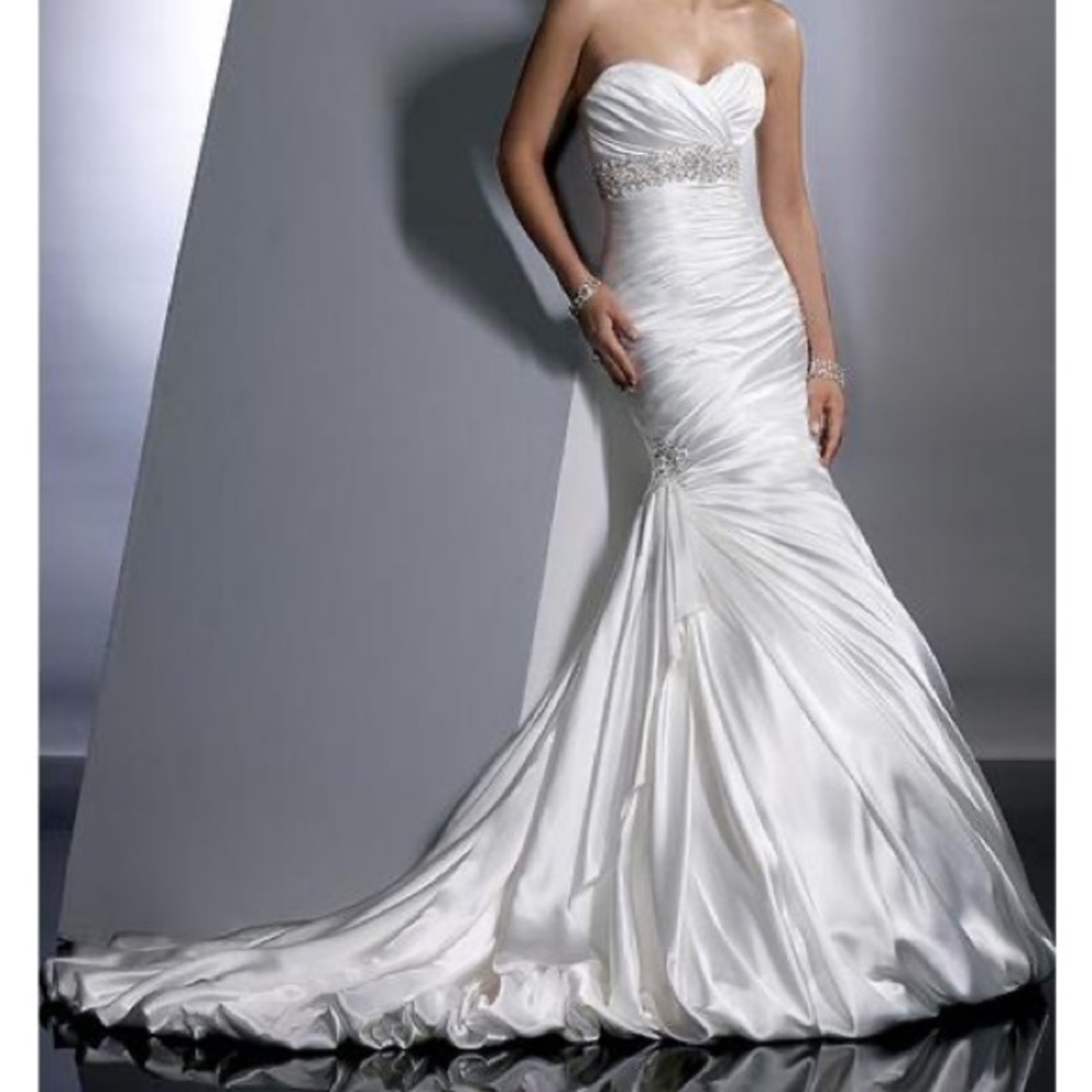 Like new, Sottero & Midgley Ivory wedding gown fits size 12, large.